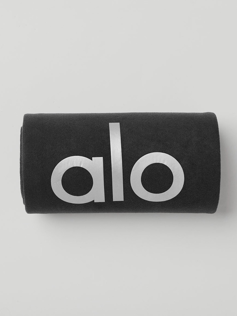 ALO Grounded No-Slip Mat Towel in Black - Picture 4 of 5